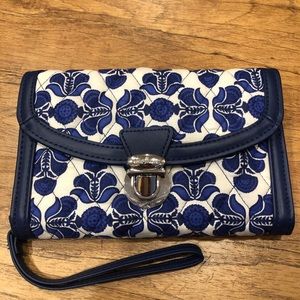 BRAND NEW Vera Bradley Cobalt Tile Wristlet